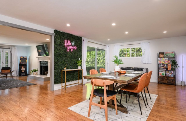 Chic 4BR Entertainer / Arcade / CLOSE to Disney