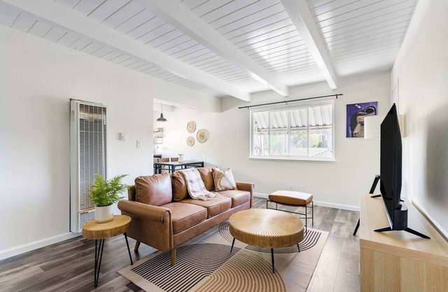 Chic Abode In Central Berkley