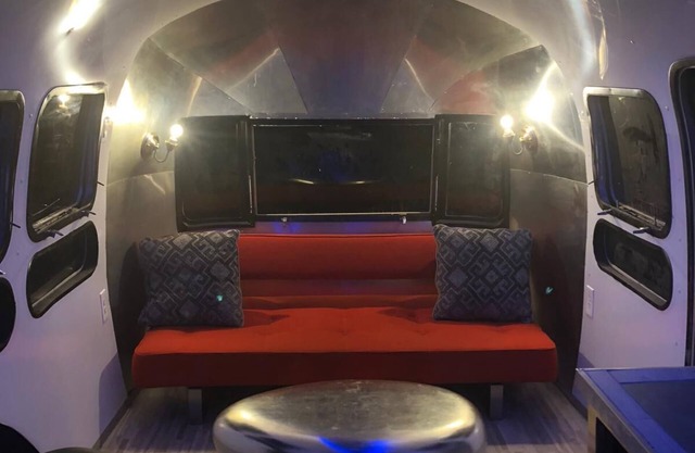 Chic Airstream on a 1 acre lot on the golf course in Scottsdale