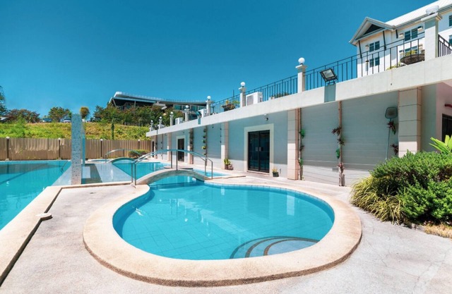 Chic and Cozy Condo in the Heart of the City with Modern Amenities and Comfort