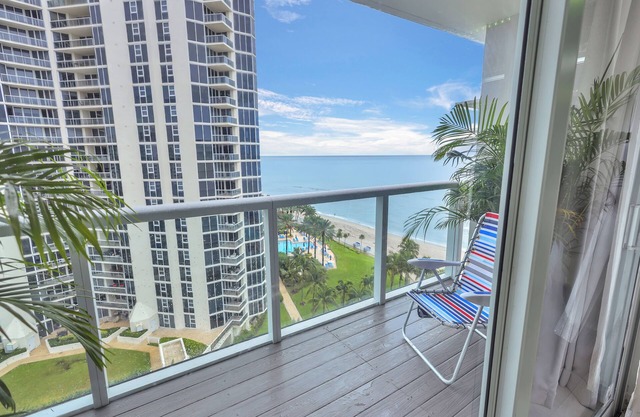 Chic apartment in brilliant Sunny Isles Beach with AC, fitness room