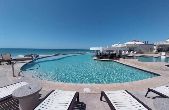 Chic apartment with AC, WiFi, fitness room in fabulous Puerto Peñasco