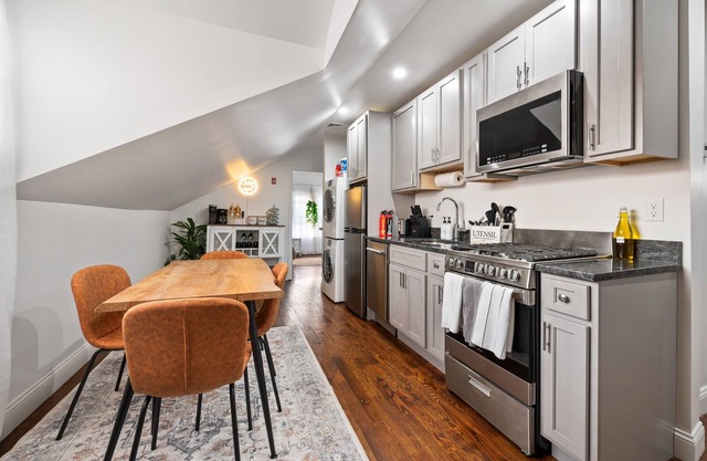 Chic Apartment | Walk to Yale