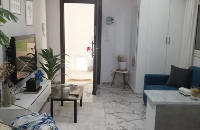 Chic apartment with WiFi and AC in delightful Mourouj 3