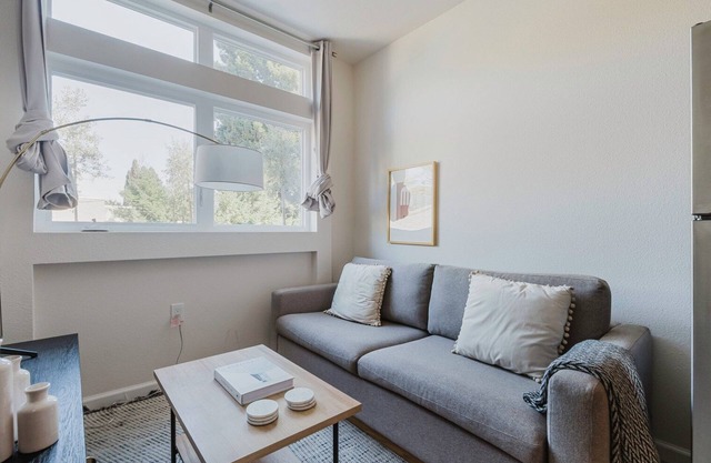 Chic Berkeley 1BR w/ W/D, near Uni, Dining & Bakeries, by Blueground