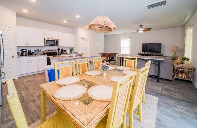 Chic Boho 4BR Retreat w/ Doggie by Beach&Golf+BBQ