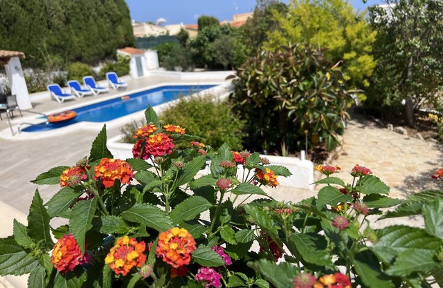Schicker Bungalow in ruhiger und zentraler Lage mit Privatpool - strandnah