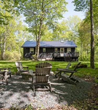 Chic Cabin with Hot Tub and Fire Pit