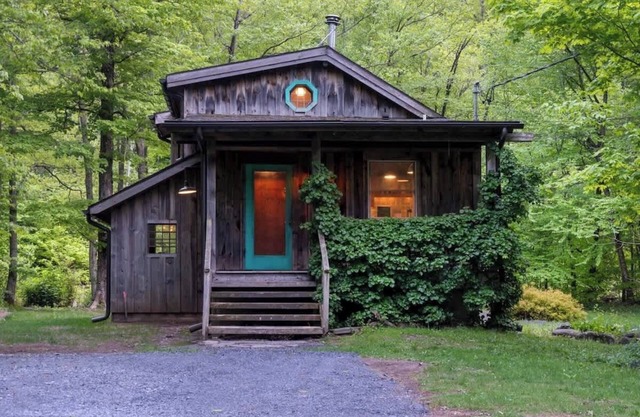 Chic Catskills Cabin with Hot Tub and Fire Pit