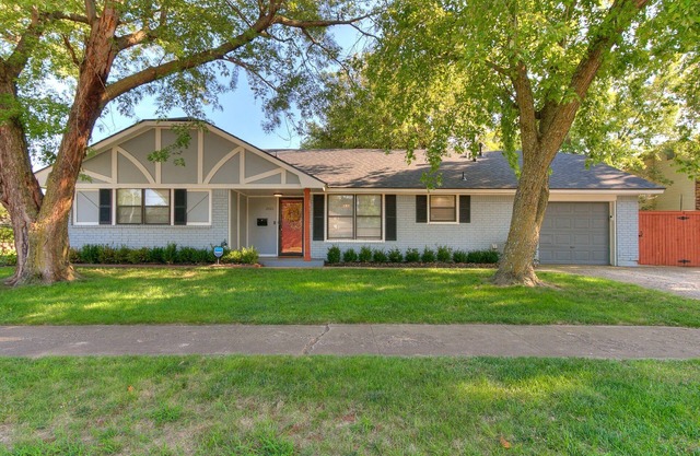 Chic Chalet - Charming 3-bedroom house in Norman with AC, WiFi. Enjoy your stay