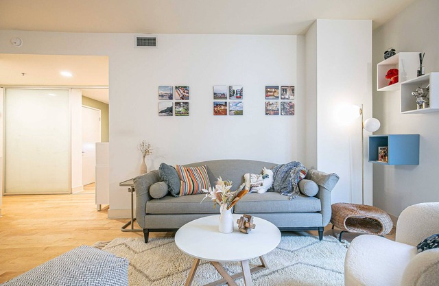 Chic City Getaway in the Heart of Urban Lansing - A Perfect Escape Awaits #41904