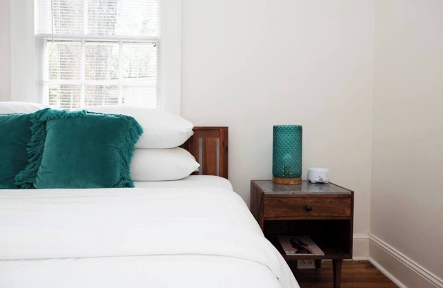 Chic Cloverdale Park:Walk to El Rey, Capri & Park!