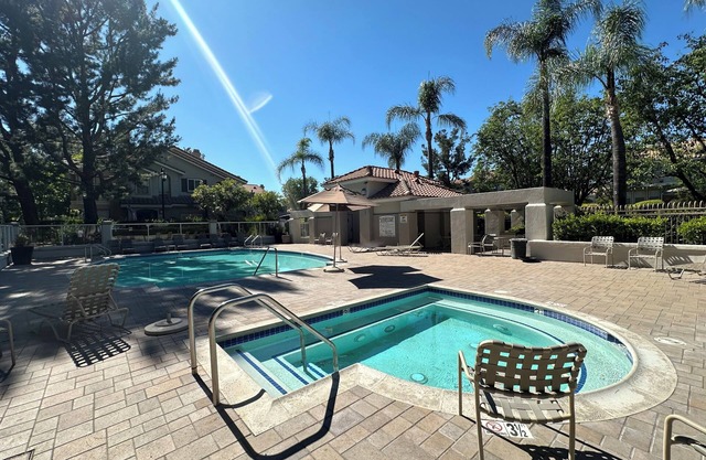 Chic Coastal California Condo with WiFi, AC in south Orange County
