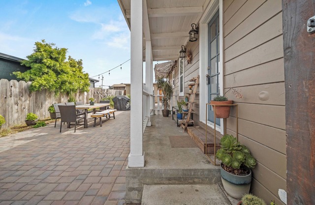 Chic comfort just a stroll from the sea!