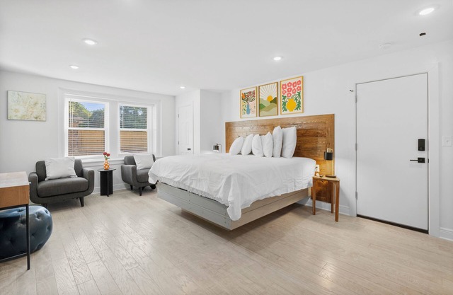 Chic Comfortable and Quiet King Suite