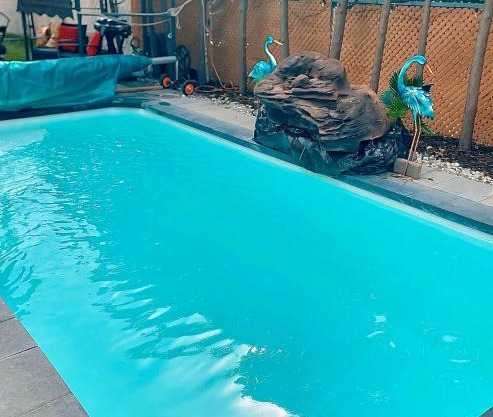 chic condo 15 mins to Downtown-Pool and BBQ
