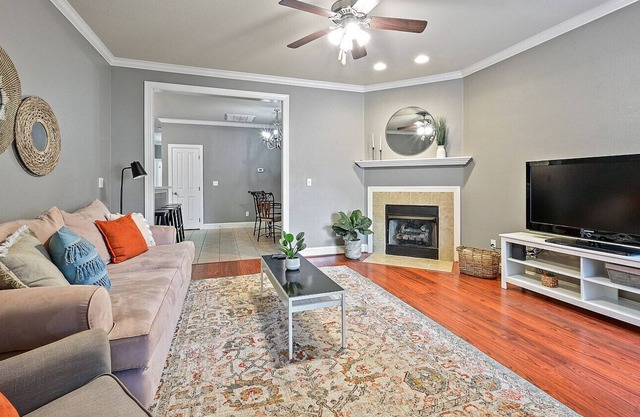 Chic Condo w/ Views +10min to LSU Stadium & Mall