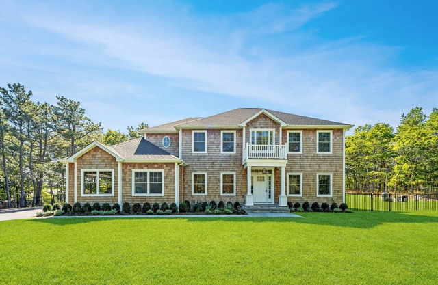 Chic, cozy and brand new family vacation home