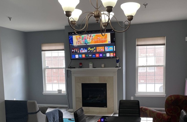 Chic & Cozy Condo w/ multi freeway access