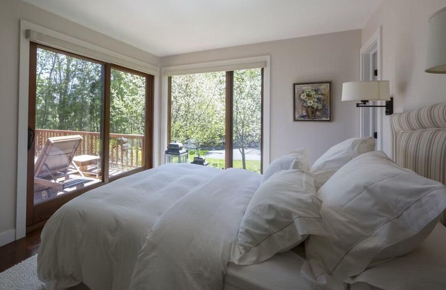 Chic designer ski chalet /kid friendly high end retreat, great for remote workn