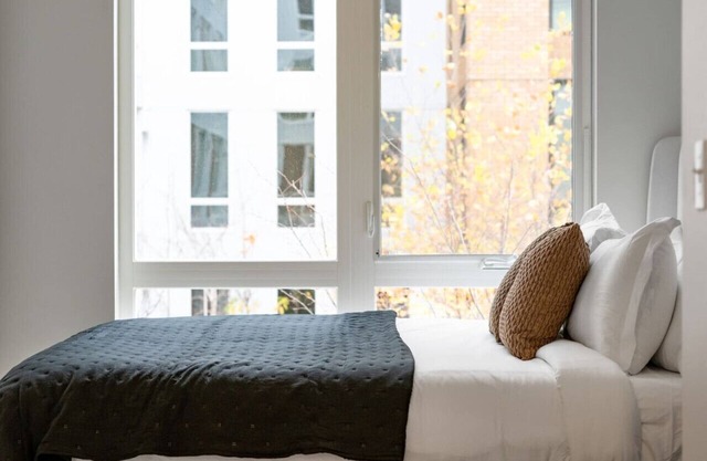 Chic Downtown King Bed Stay