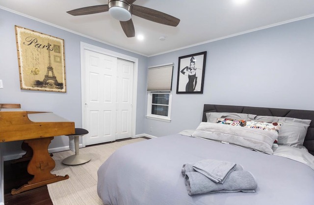 Chic Downtown Lake Geneva Apartment: Sleeps 2!