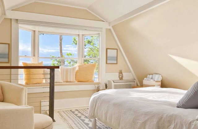 Chic Downtown Loft ☆ Private Parking ☆ Ocean View