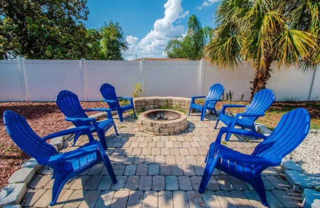 Modern Studio Pool Access Pet-Friendly