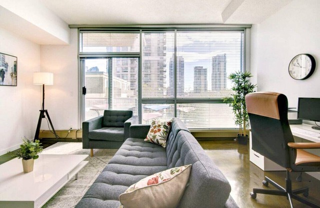 Chic DT Suite at Stampede w/ Free Parking, AC