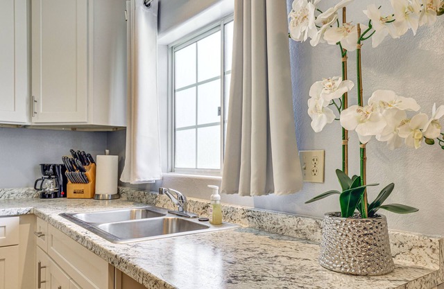 Chic El Cajon Apartment: 20 Mi to San Diego
