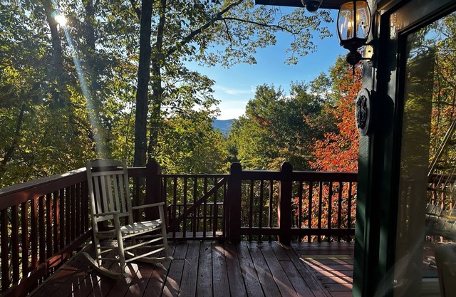 Chic Family Friendly Cabin with Mountain Views, Game Room, Hot Tub and Slides!