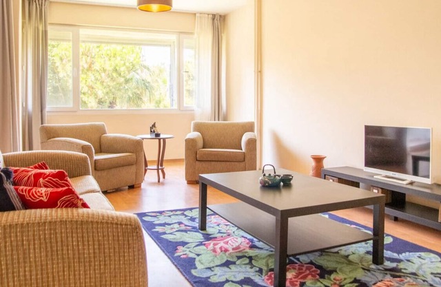 Chic Flat w Balcony By Bostanli Coast in Karsiyaka