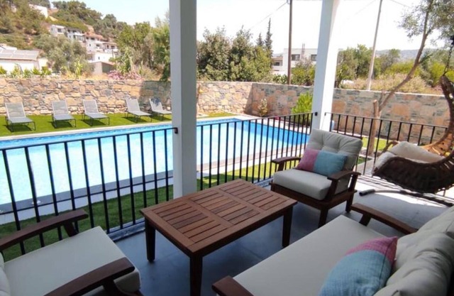 Chic Flat w Pool, Patio, Garden in Bodrum