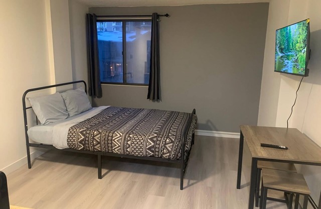 Chic Getaway: Stylish Studio in Calgary’s Heart