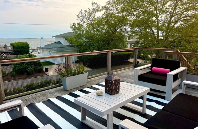 Chic Hamptons Beach House With Water Views, Bay Beach, And Hot Tub