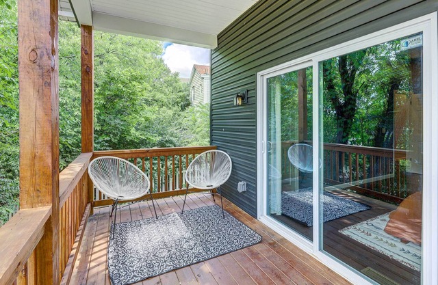 Chic Home w/ Yard < 3 Mi to Dtwn Cincinnati!
