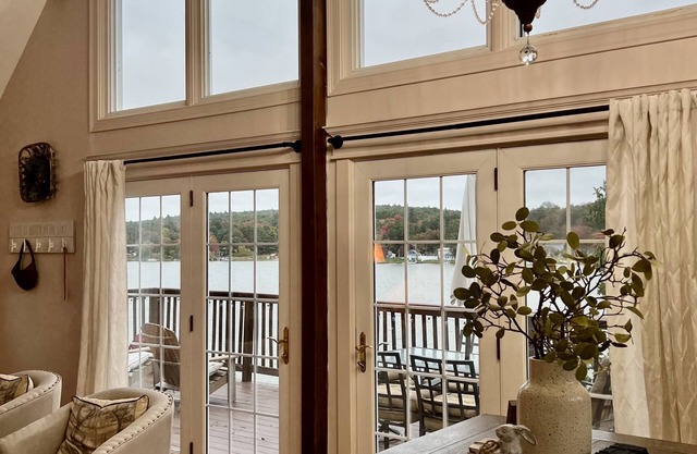 Chic Lakehouse with a gorgeous view