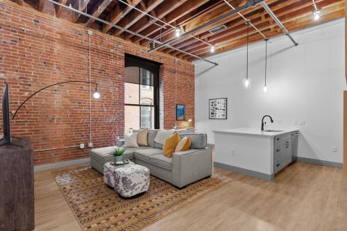 Chic Loft - Perfect for Remote Work & City Exploring