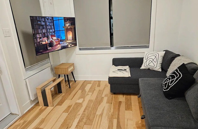 Chic Modern Apt in The Plateau