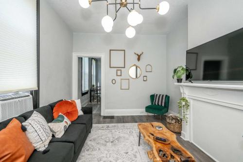 Chic Modern Gem with Style