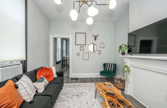 Chic, Modern Gem with Style