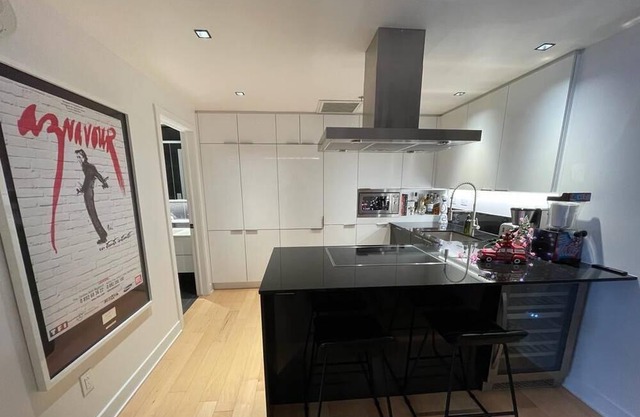 Chic modern Old Port St Paul Montreal 5min walk from action!