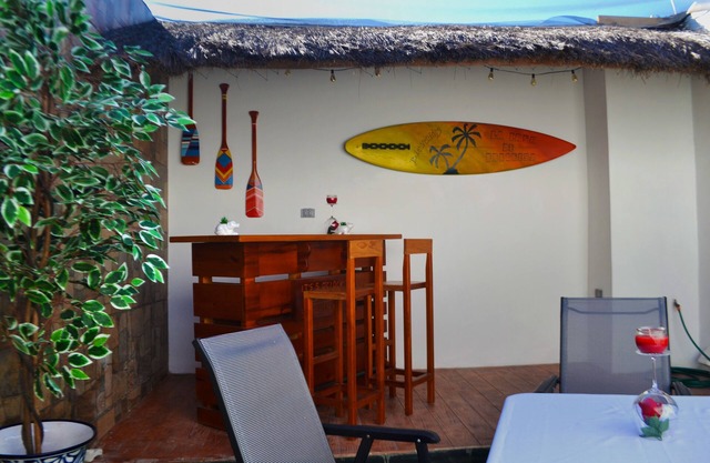 Chic Modern Retreat: 3 Blocks to the Beach, Near Premier Kitesurfing Schools