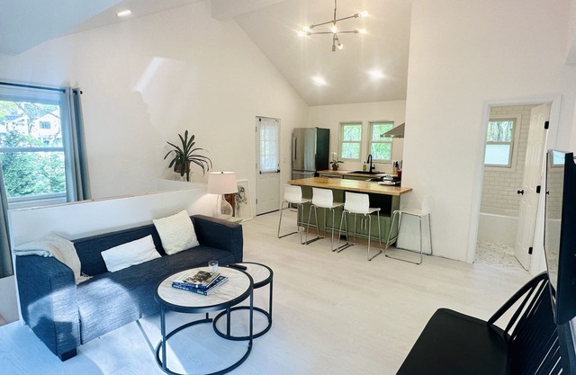 Chic New Cottage in Sag Harbor