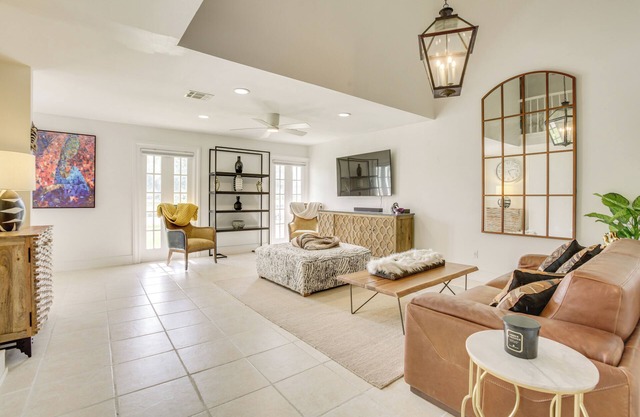 Chic New Orleans Abode: 1 Mi to Lake Pontchartrain