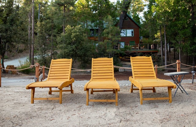 chic old style cabin, forest suite & dome lake front. Private beach and own dock