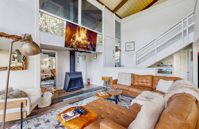 Chic, Pet Friendly House w/Gas Grill, AC & Back-Up Generator - Amazing View