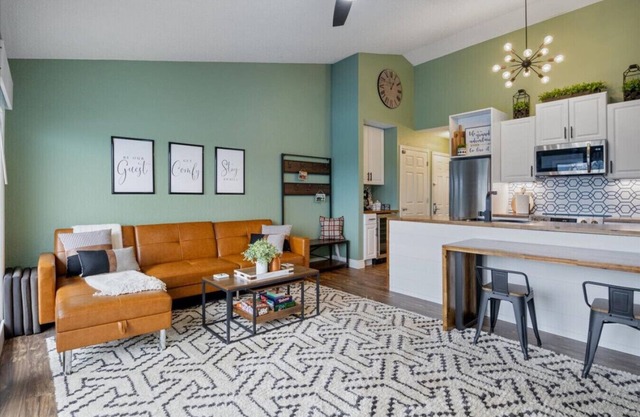 Chic Retreat - Lakeside & Indoor Pool!