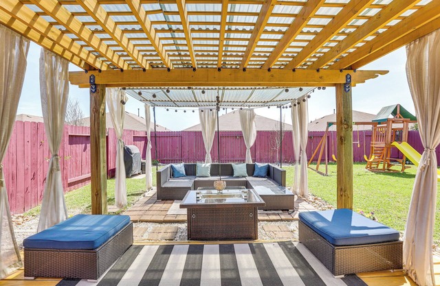 Chic & Relaxing Katy Escape w/ Community Pool!