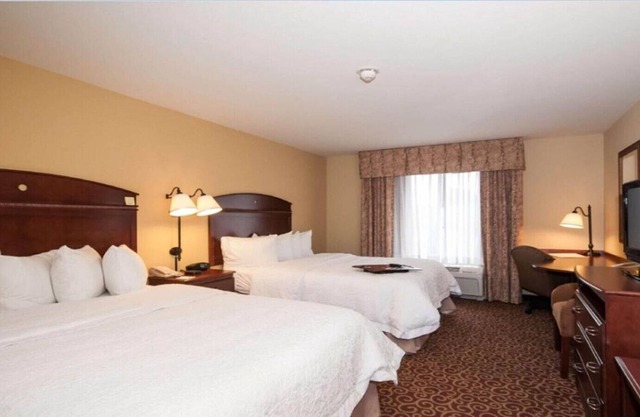Chic & Relaxing Queen Room w/ Free breakfast!